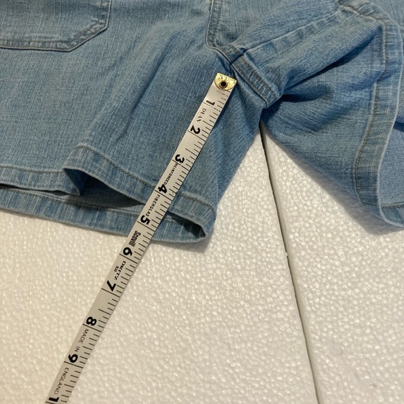 Gloria Vanderbilt women jean shorts Size 12 NWT - Picture 4 of 10